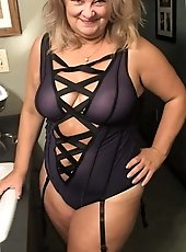 Sexual dame is showing her sexy body