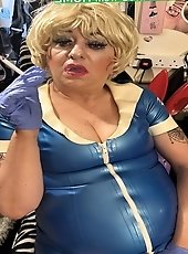 Housewives indulge in solo pleasure with their fingers